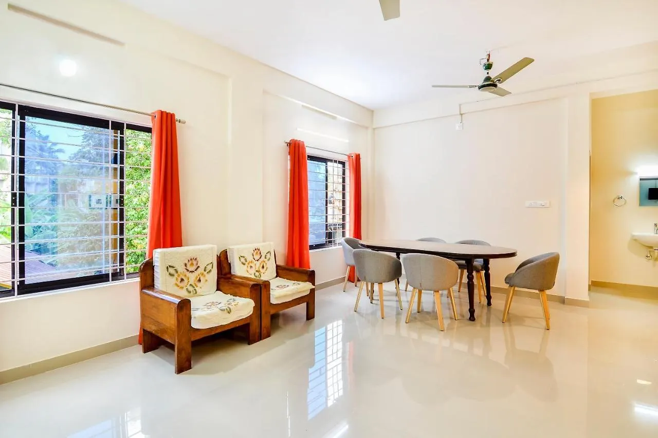 Gæstehus Oyo Home 81801 Akash Villa Trippapur